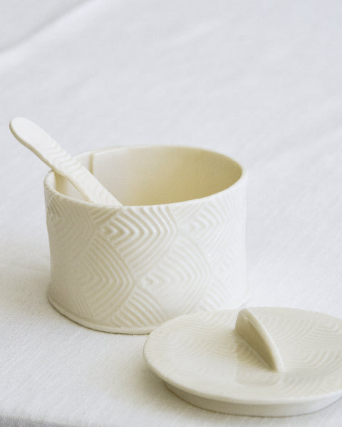 Sugar bowl with lid, white porcelain | Grafie collection