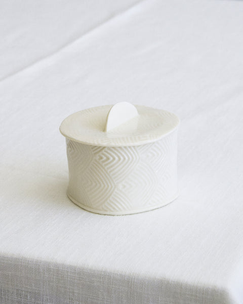 Sugar bowl with lid, white porcelain | Grafie collection