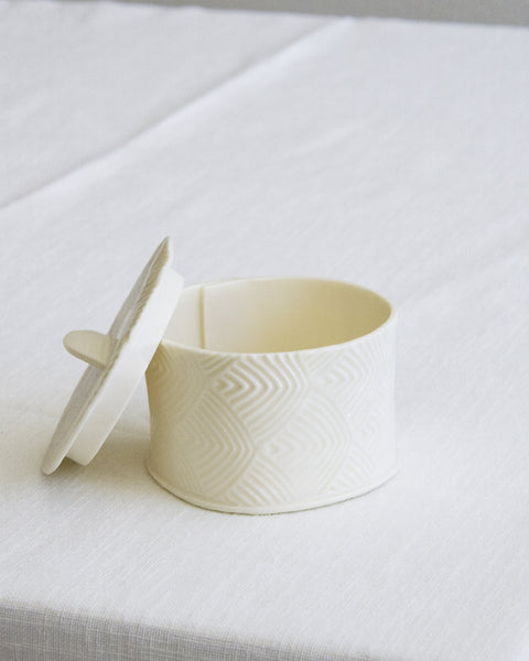 Sugar bowl with lid, white porcelain | Grafie collection