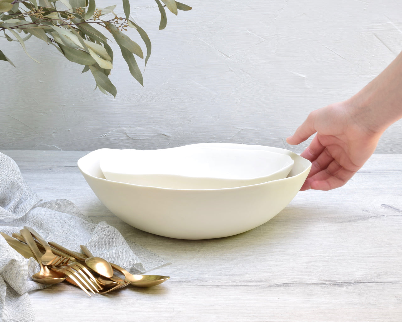 White porcelain good ginkgo serving bowl, handmade and handpainted in Italy, studio ceramics MADE TO ORDER