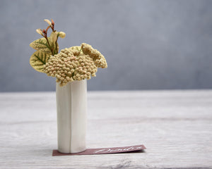 Piccolo vaso monofiore, porcellana bianca| disponibilità immediata